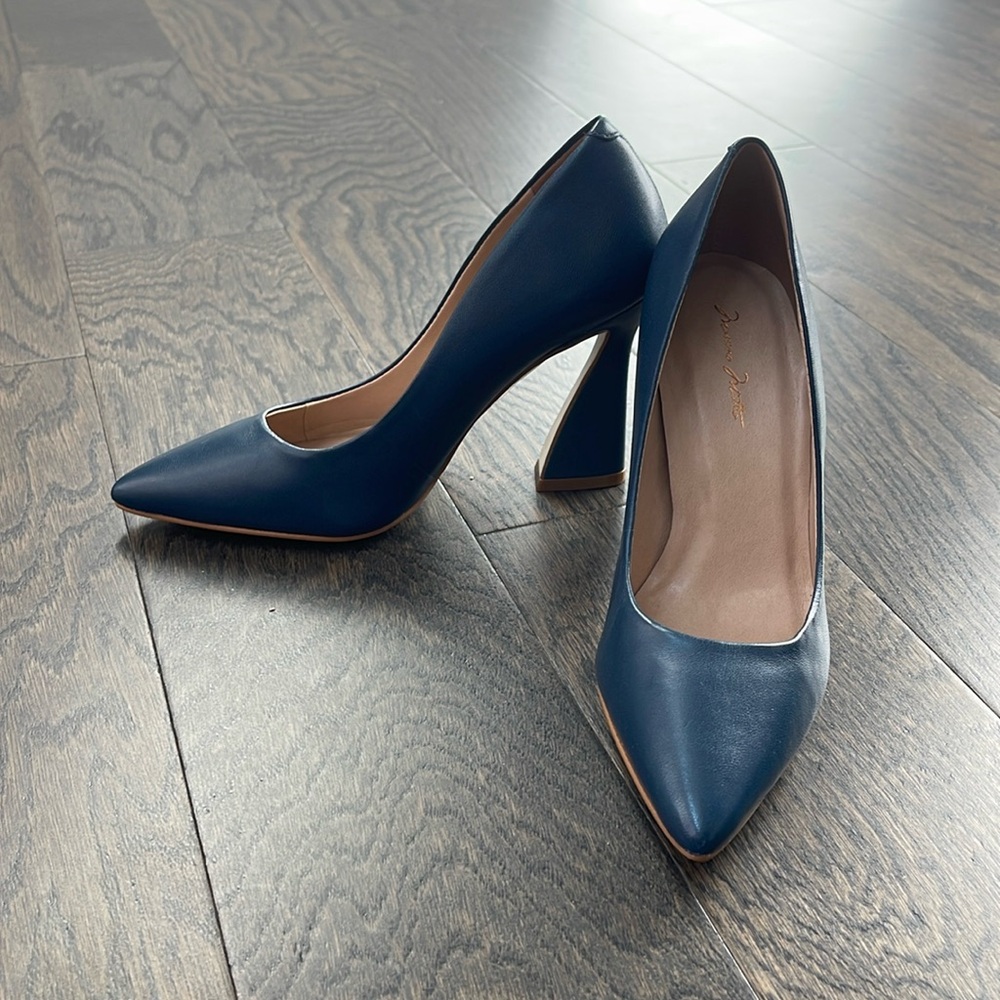 Navy heels